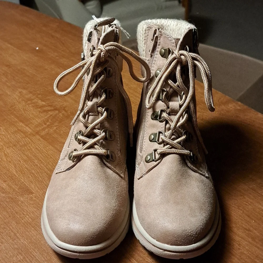 FLASH SALE Cliffs boots6.5 but fit more like 6 Khols - Picture 2 of 8